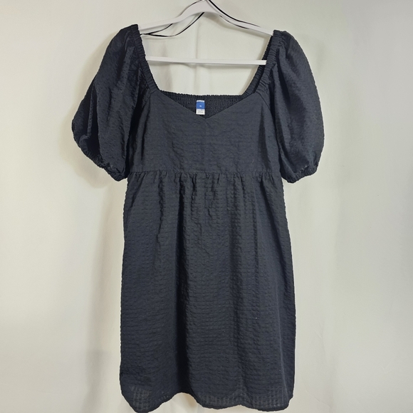 Old Navy Dresses & Skirts - NWOT Old Navy Fit and Flare Puff Sleeve Seersucker All Say Mini Dress in Black -